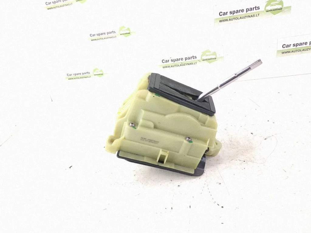 Gear selector mechanism