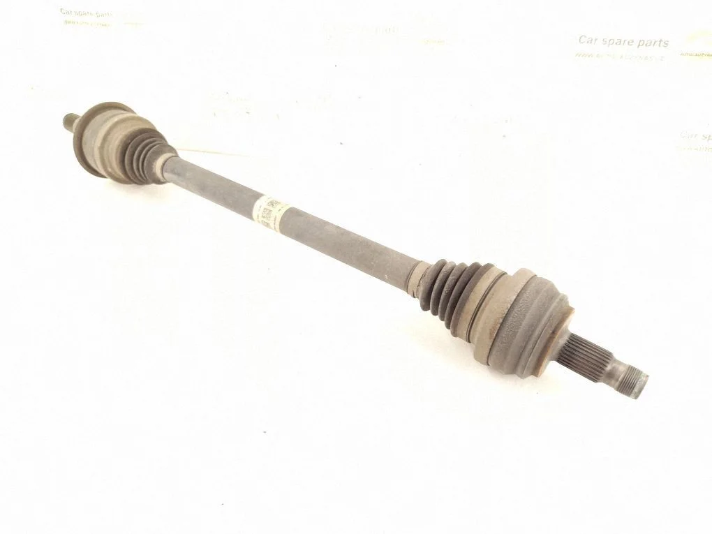 Tagumine pooltelg – tagumine parem