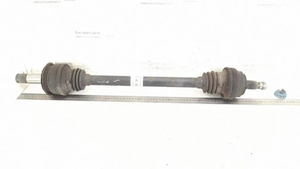 Rear driveshaft – rear left