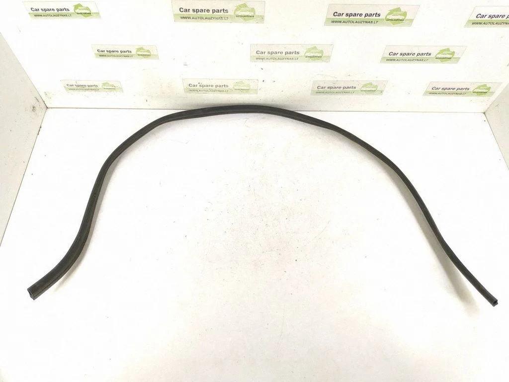 Engine bonnet/hood sound/heat insulation