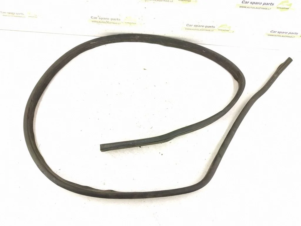 Engine bonnet/hood sound/heat insulation – Mercedes-Benz R-Class W251 (2005-2013)