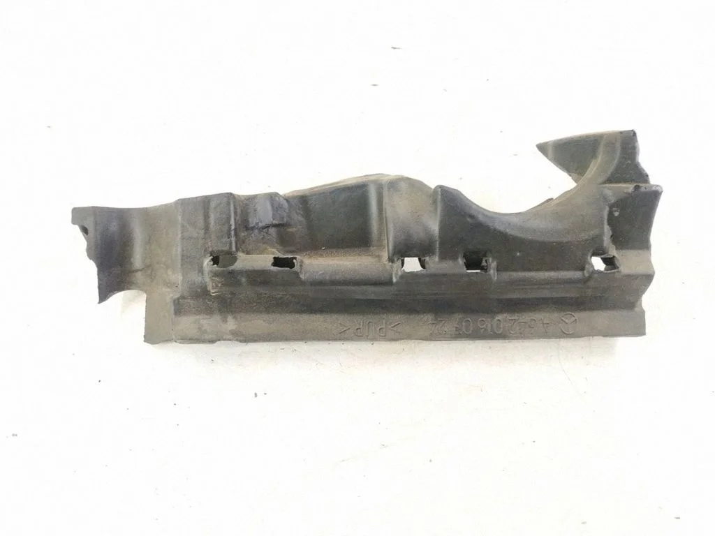Engine bonnet/hood sound/heat insulation
