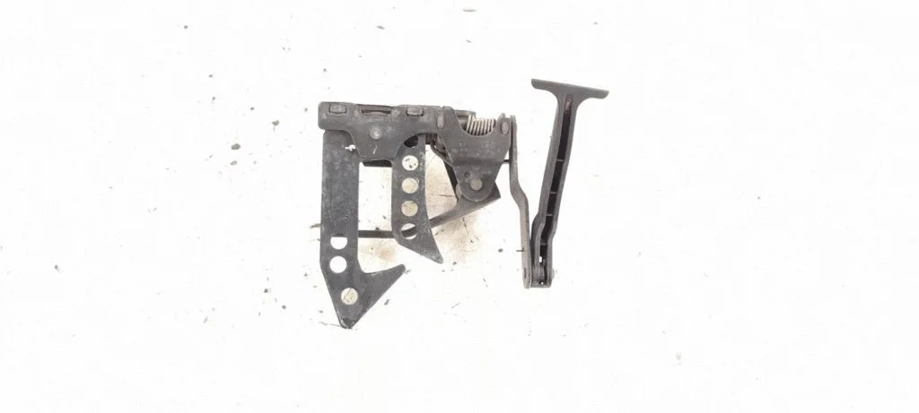 Engine bonnet/hood lock/catch