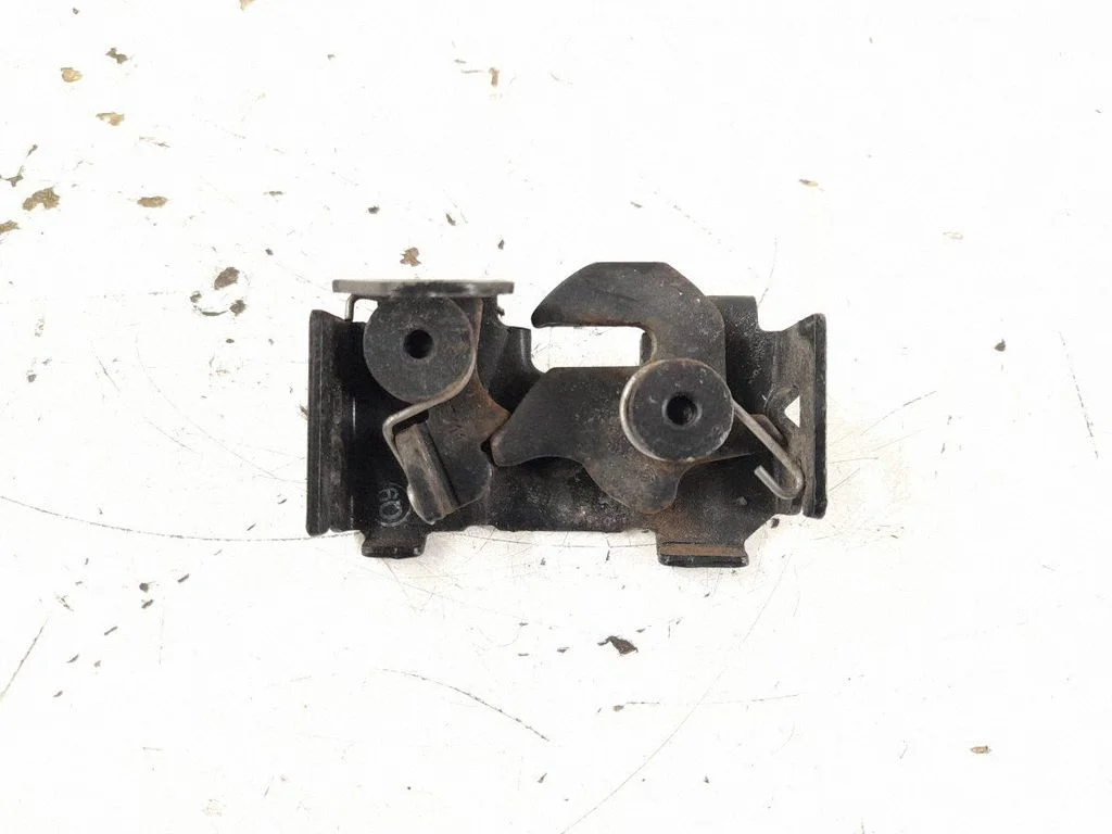 Engine bonnet/hood lock/catch