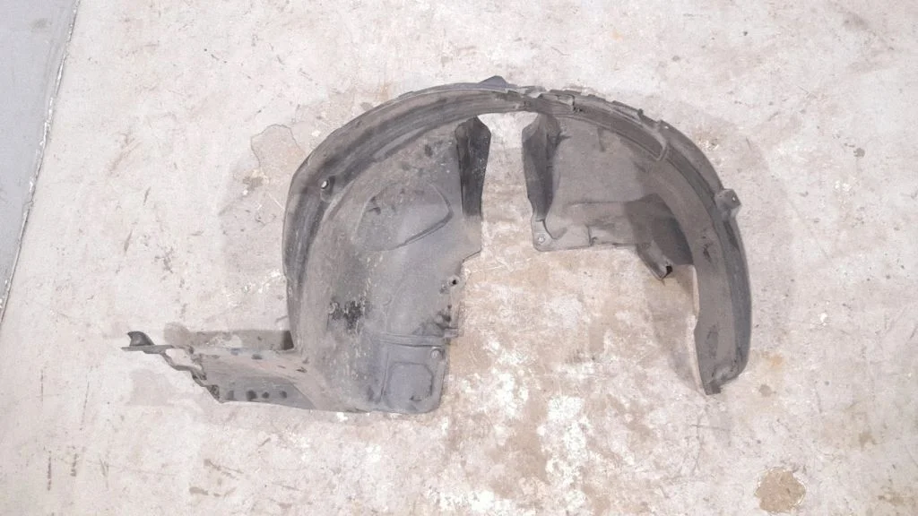 Front wheel arch liner splash guards – front right