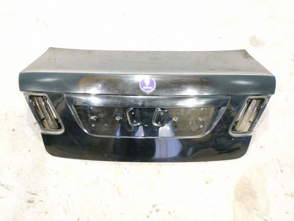 Aizmugurējais vāks (bagāžnieka)