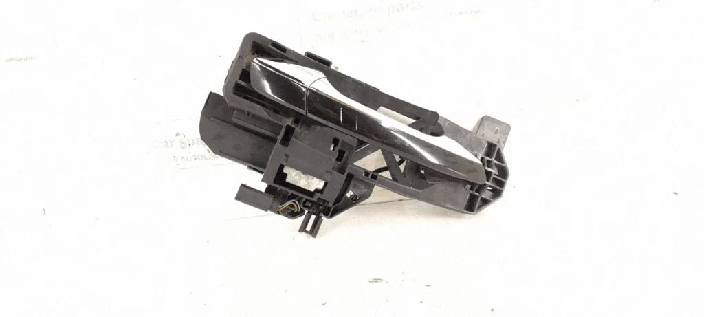 Front door exterior handle – front right