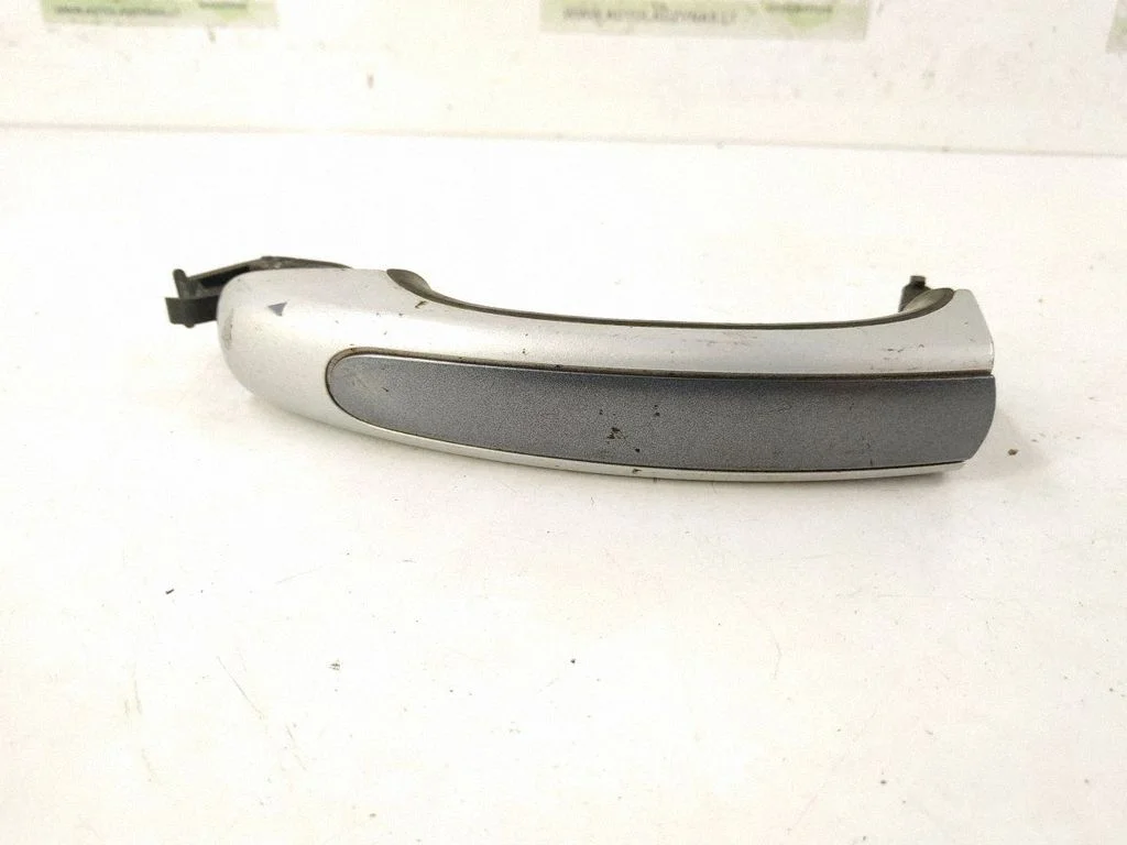 Front door exterior handle – front right
