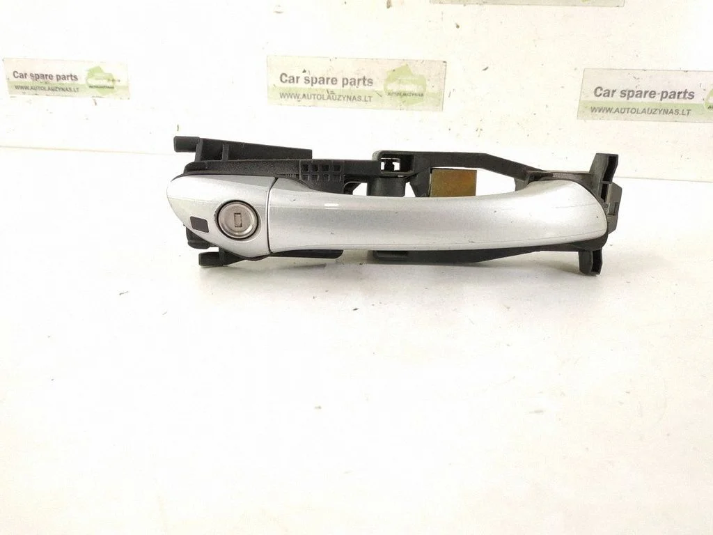 Front door exterior handle – front right
