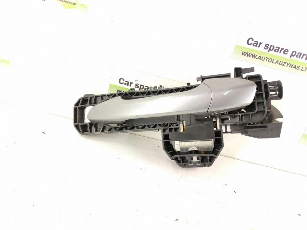 Front door exterior handle – front left