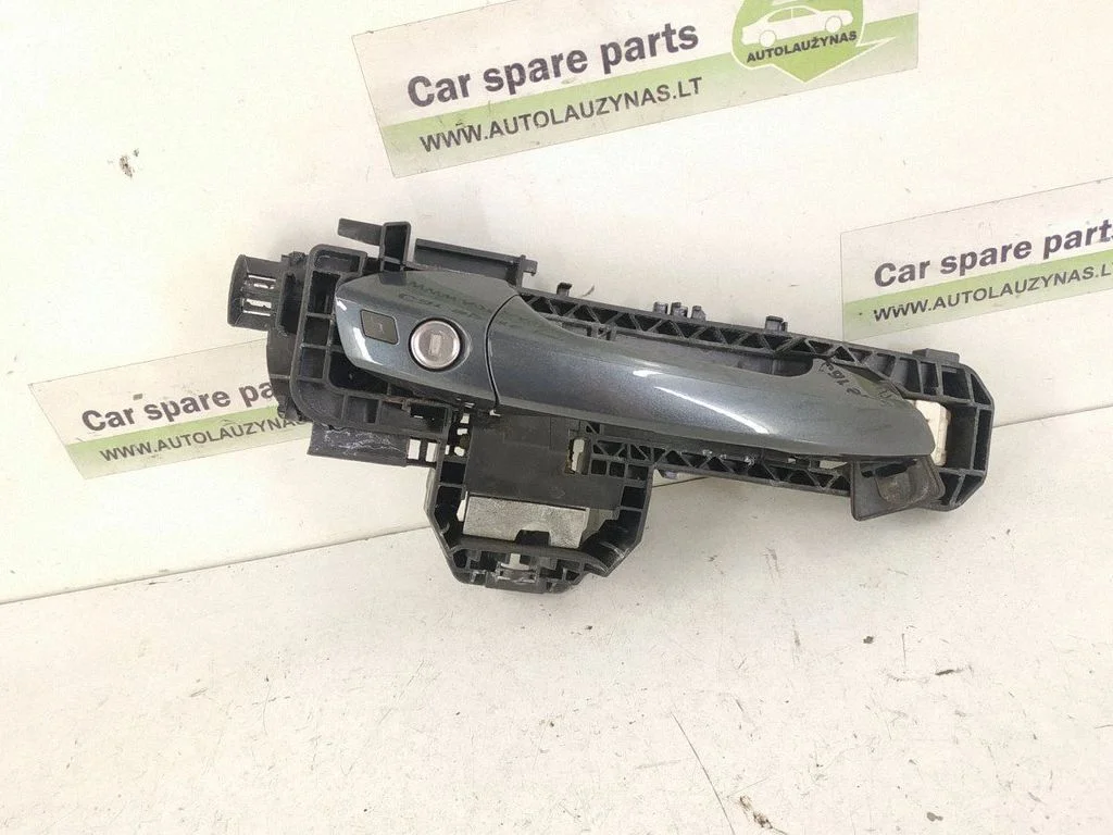 Front door exterior handle – front right