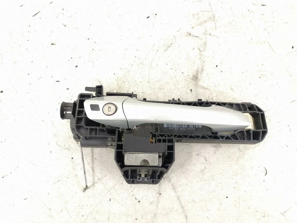 Front door exterior handle – front right