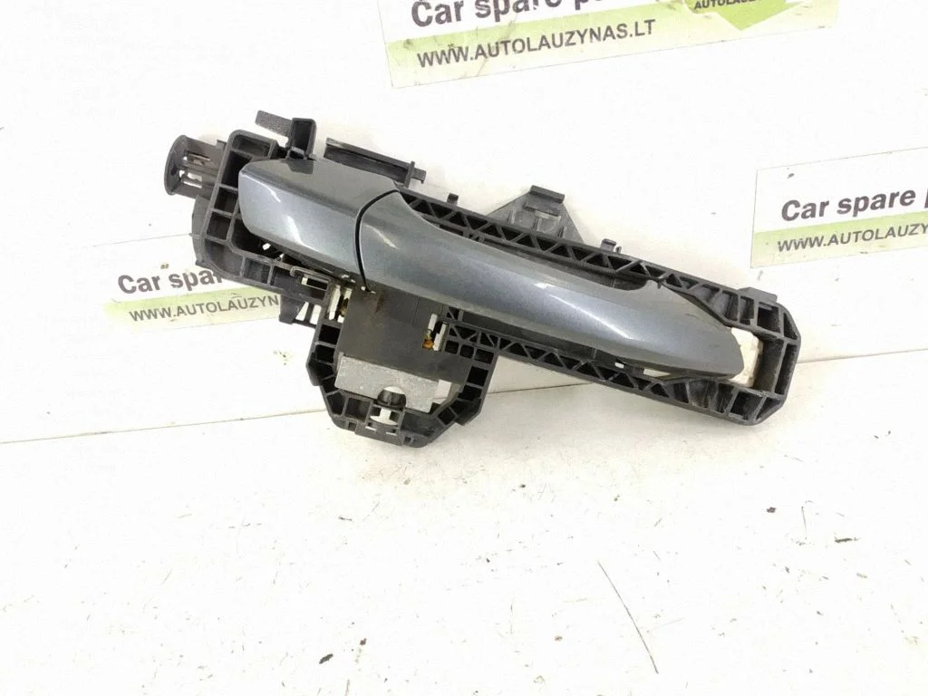 Front door exterior handle – front right