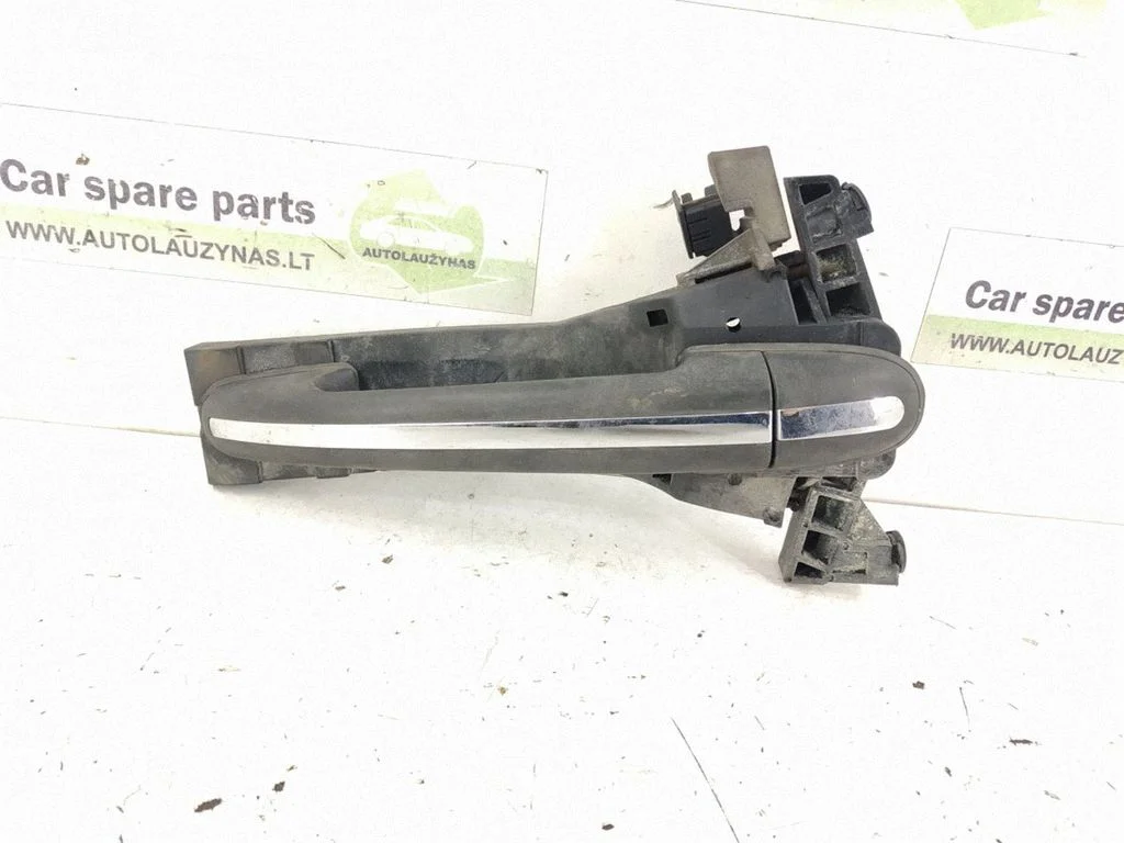 Front door exterior handle – front right