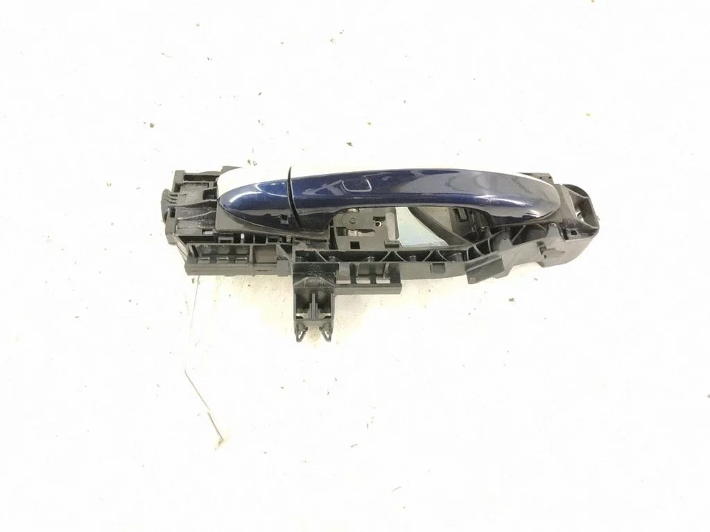 Front door exterior handle – front right