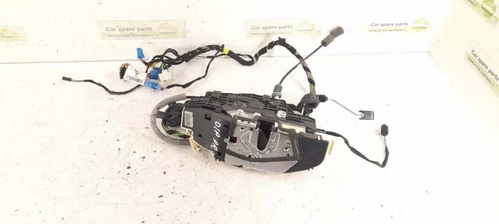 Front door lock – front right