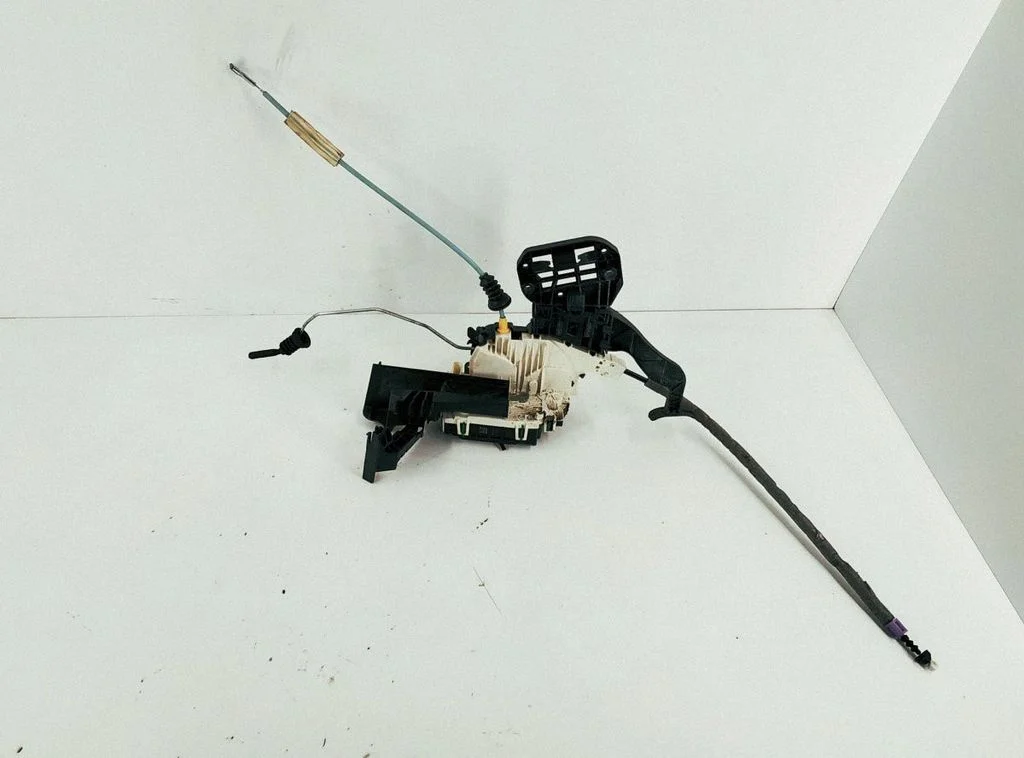 Front door lock – front right
