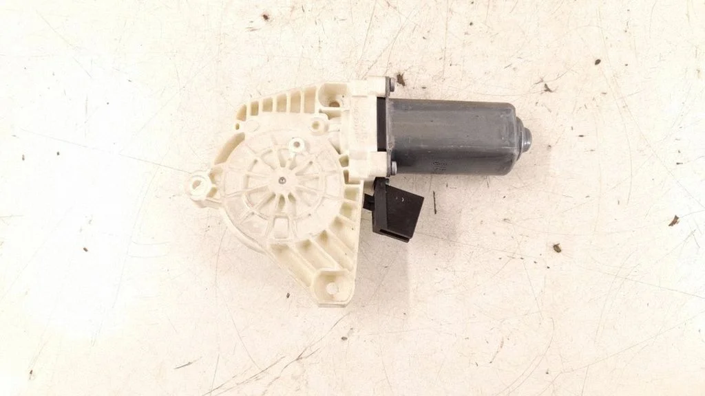 Front door window regulator motor – front right
