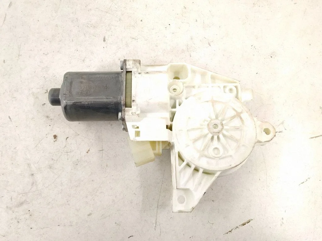Front door window regulator motor – front right