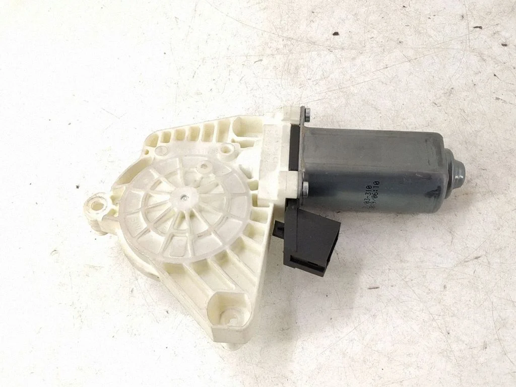 Front door window regulator motor – front right
