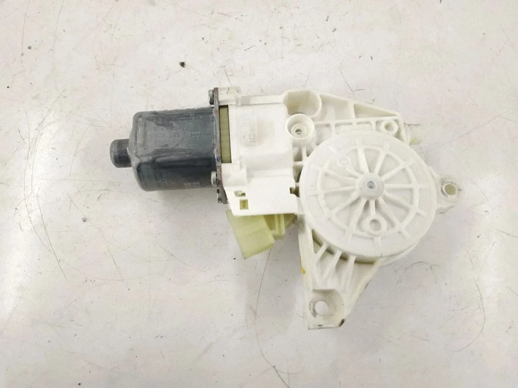Front door window regulator motor – front left