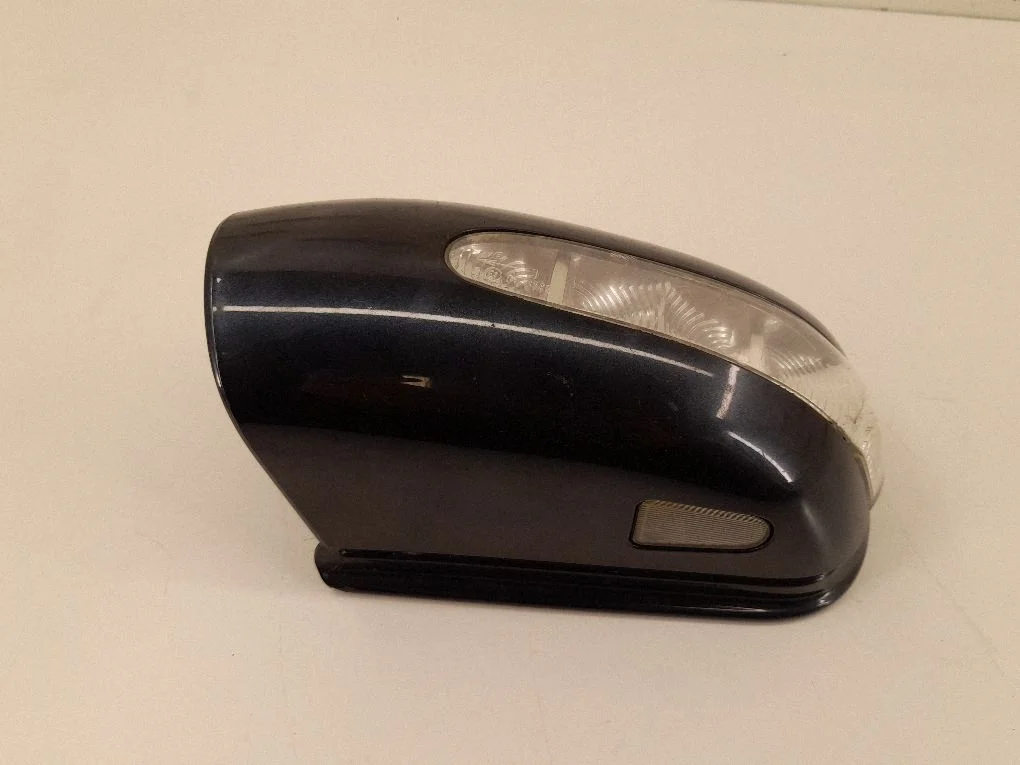 Esiukse elektriline välispeegel