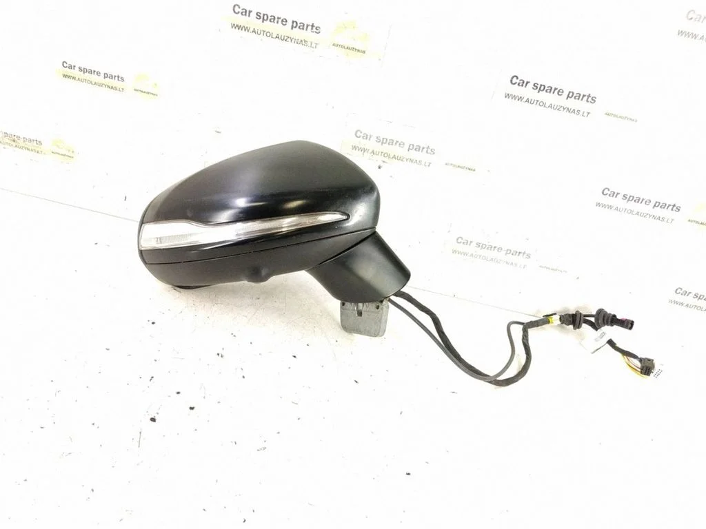 Esiukse elektriline välispeegel – parem