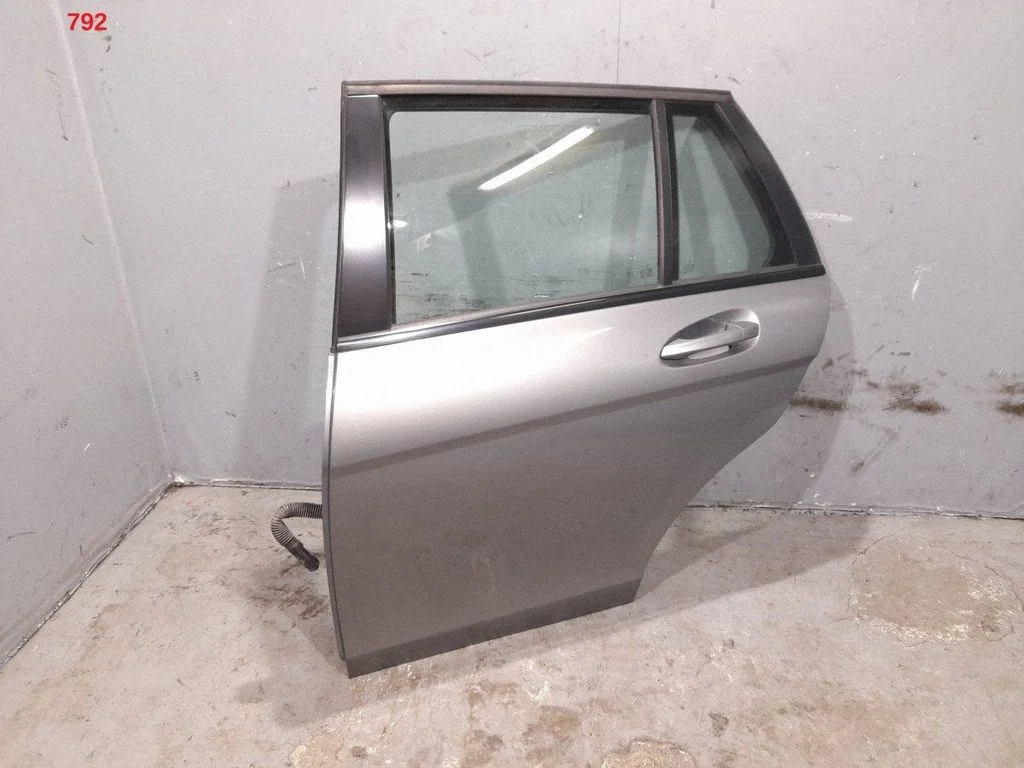 Aizmugurējās durvis 2047320310