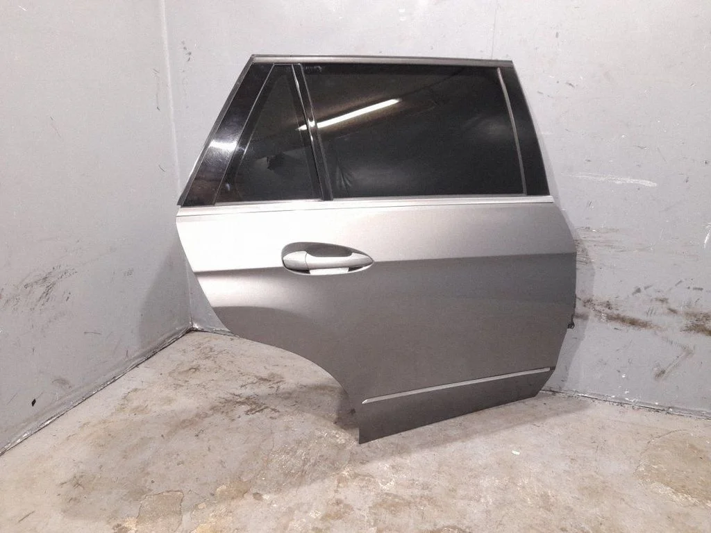 Aizmugurējās durvis 2127350410