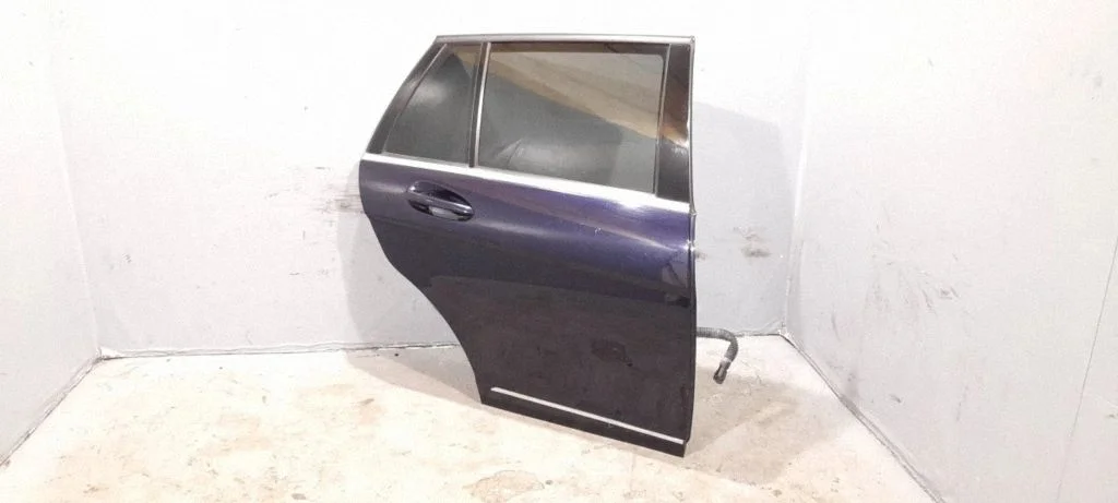Rear door – rear right