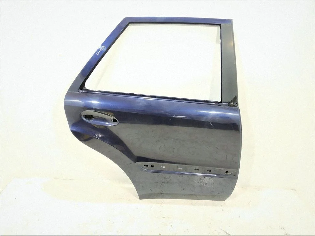 Rear door – rear right