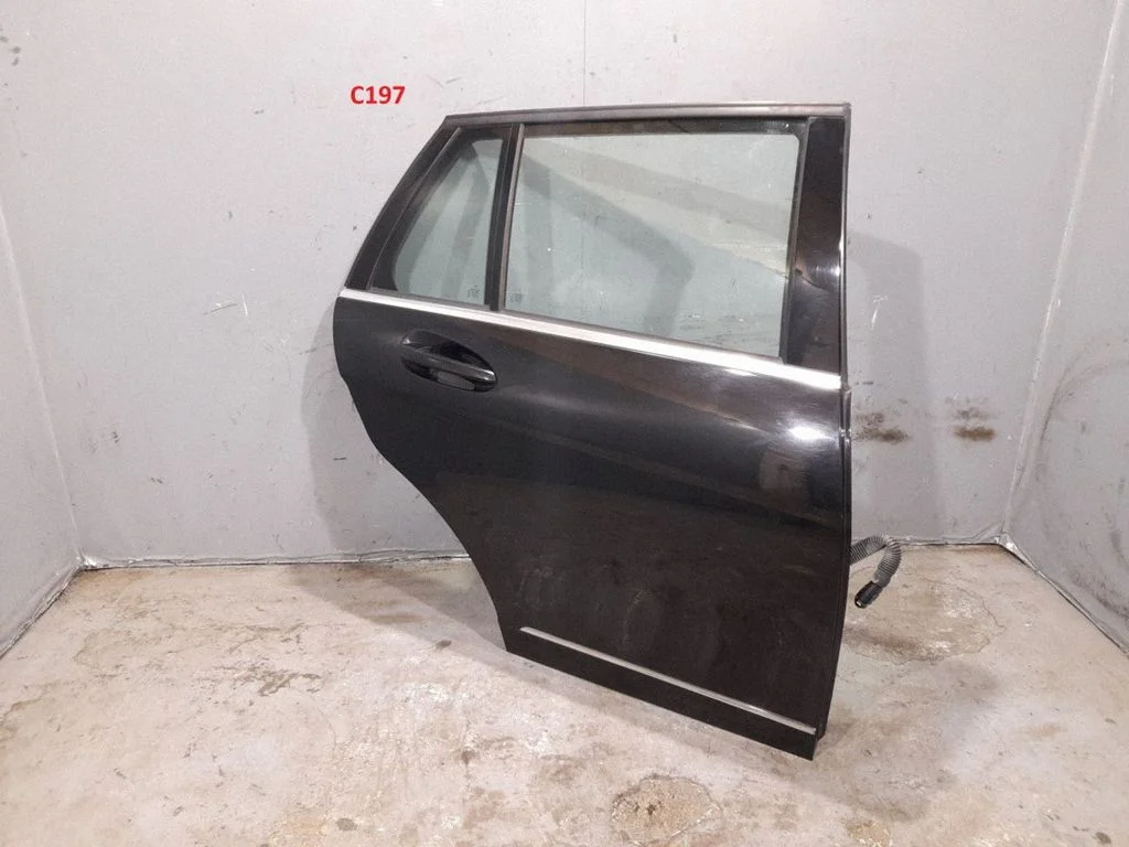 Rear door – rear right