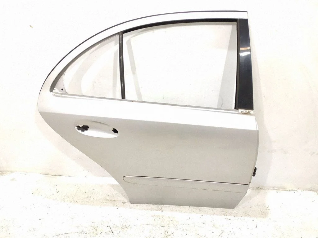 Rear door – rear right