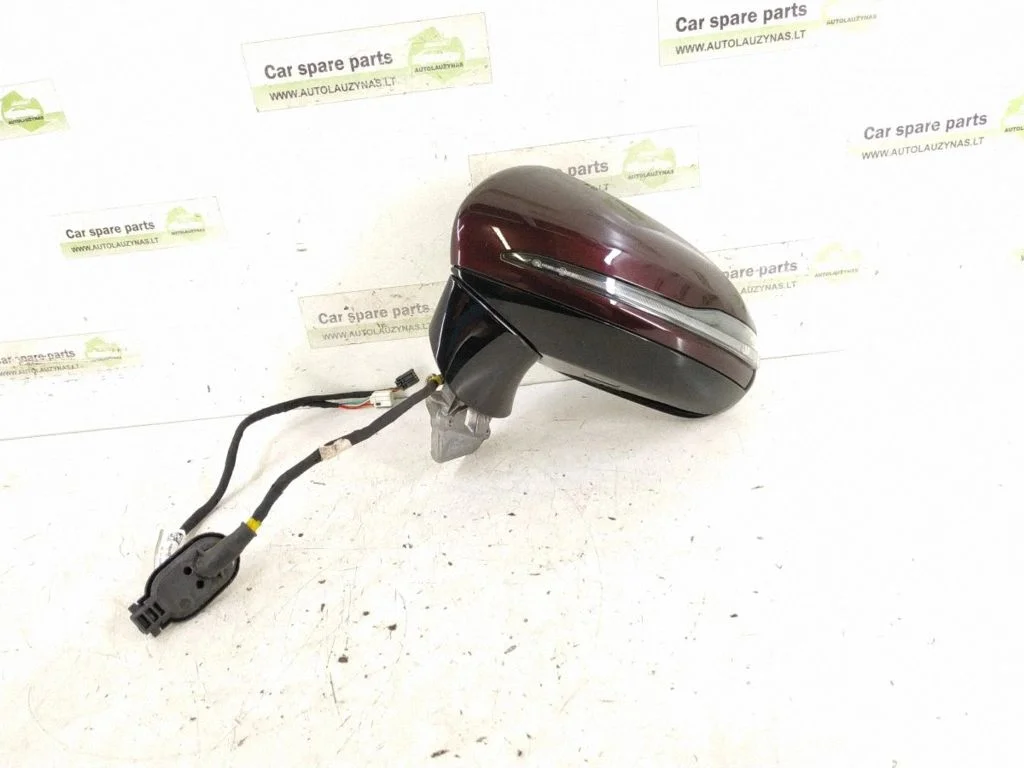 Esiukse elektriline välispeegel – vasak