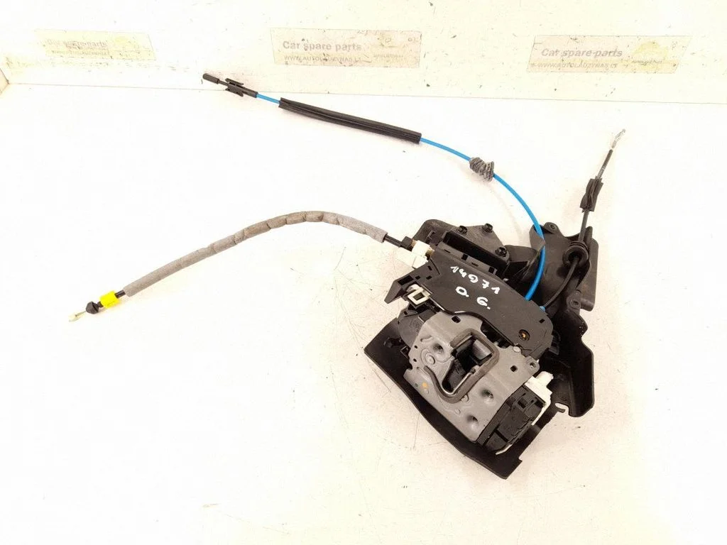 Rear door lock – rear right