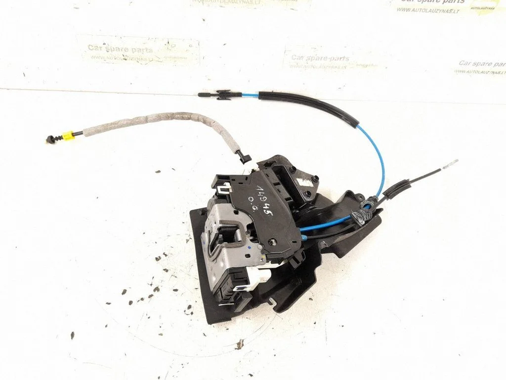 Rear door lock – rear right