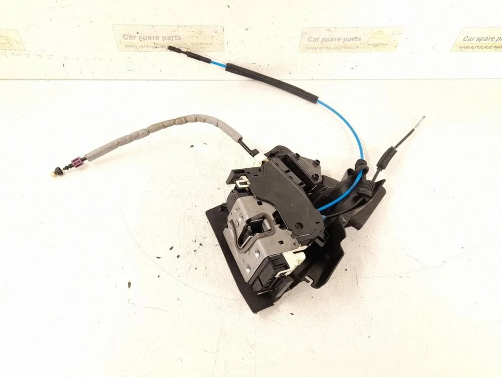 Rear door lock – rear right