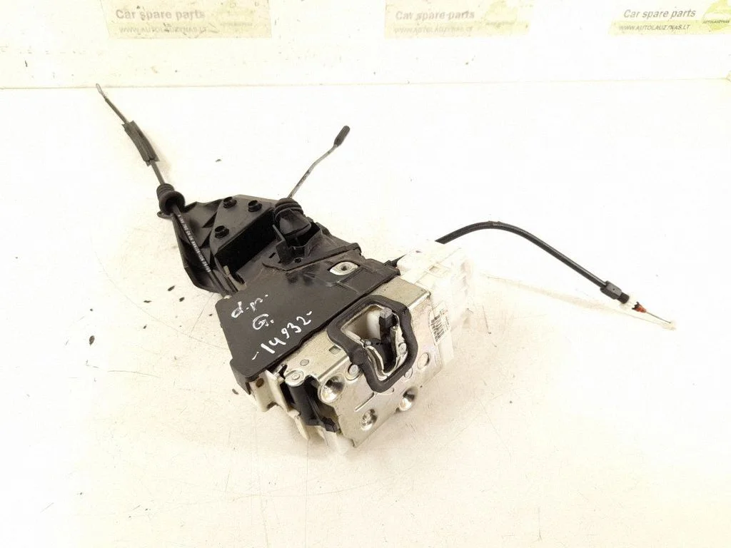 Rear door lock – rear right