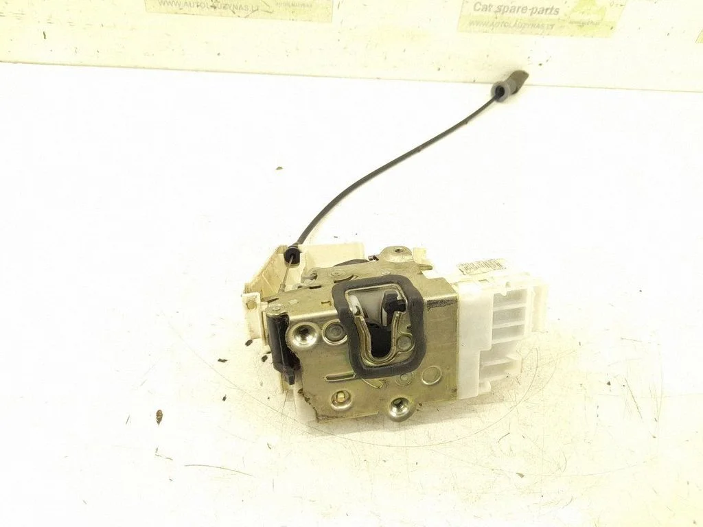 Rear door lock – rear right