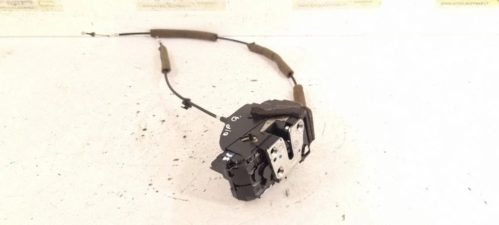 Rear door lock – rear right