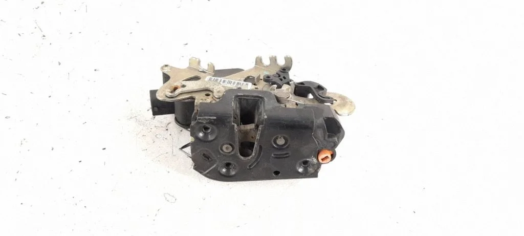 Rear door lock – rear right