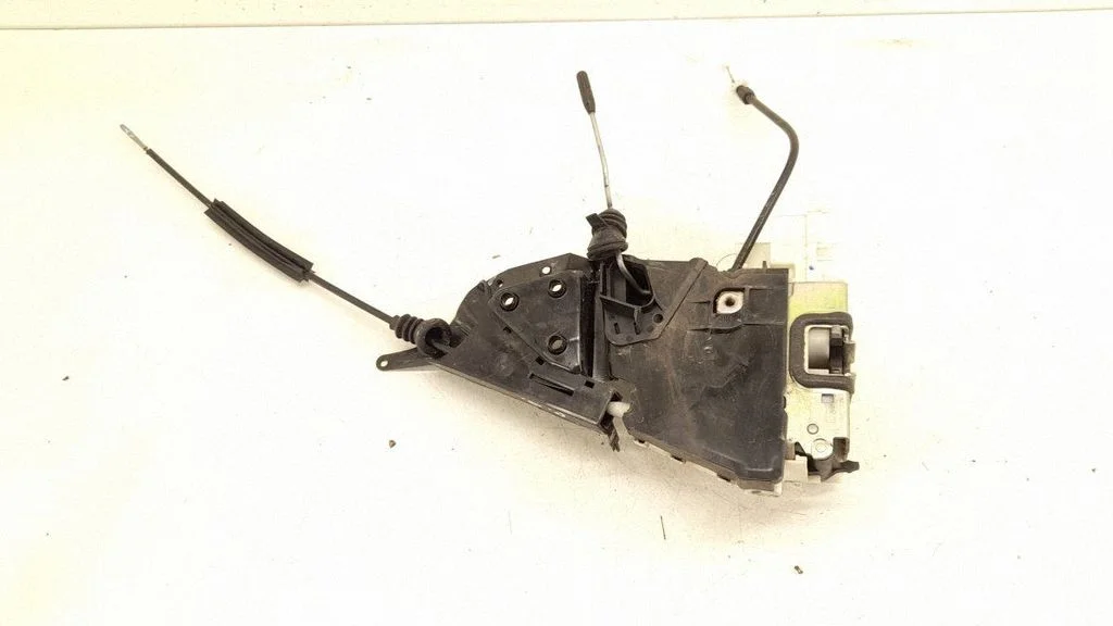 Rear door lock – rear right