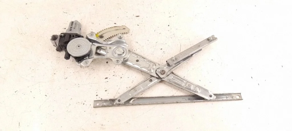Rear window lifting mechanism without motor – rear right
