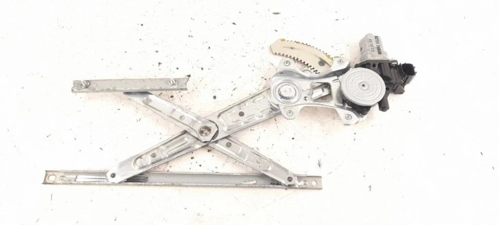 Rear window lifting mechanism without motor – rear left