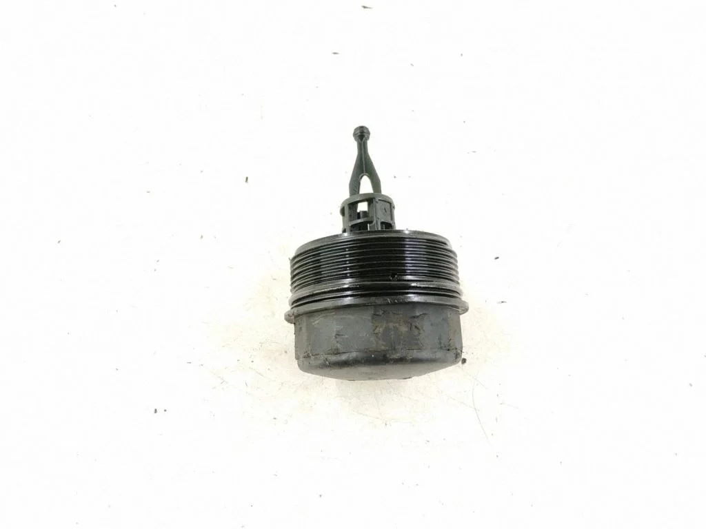 Oil filter mounting bracket