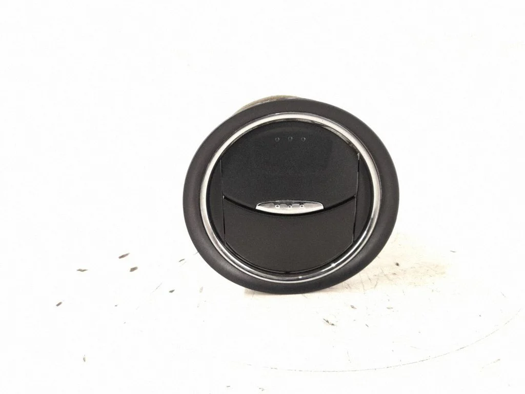 Dashboard side air vent grill/cover trim – front right