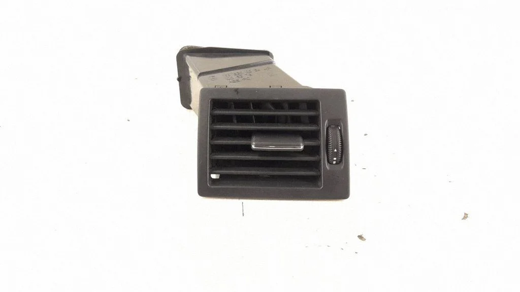 Dashboard side air vent grill/cover trim – front right