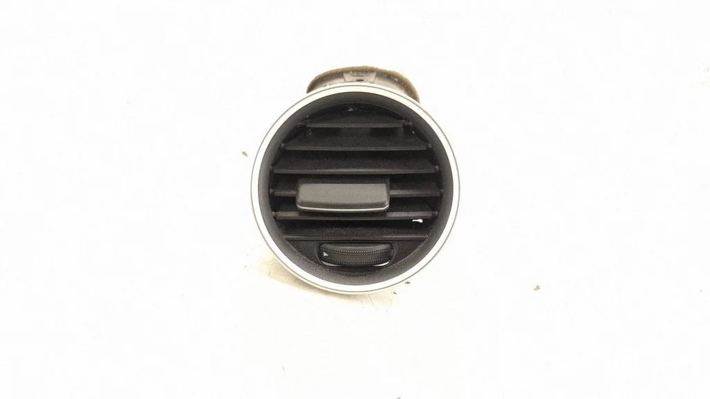 Dashboard side air vent grill/cover trim – front left