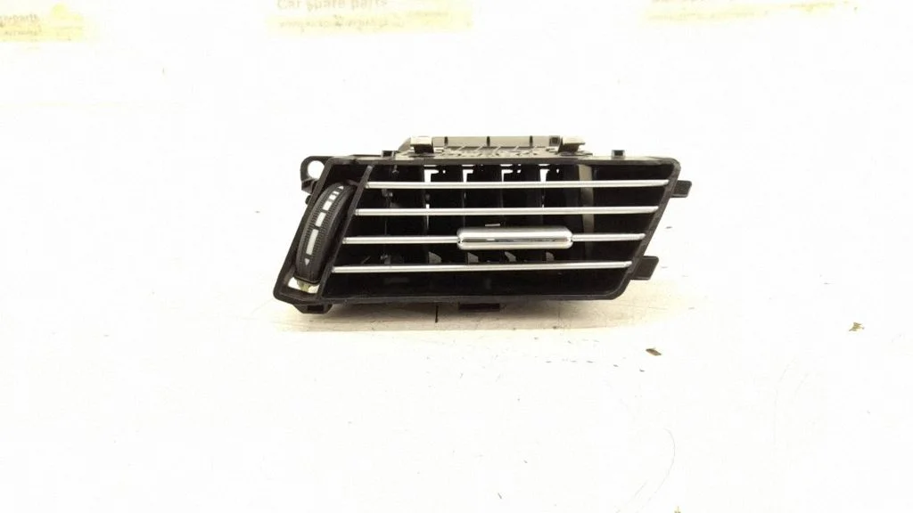 Dashboard side air vent grill/cover trim – front right
