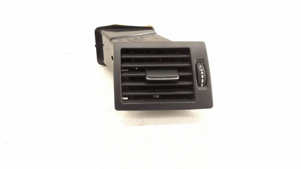 Dashboard side air vent grill/cover trim – front right